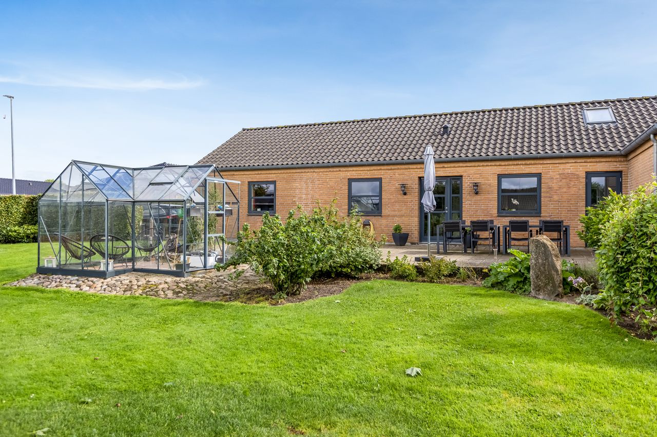 Ejendomsbillede 2 af 24