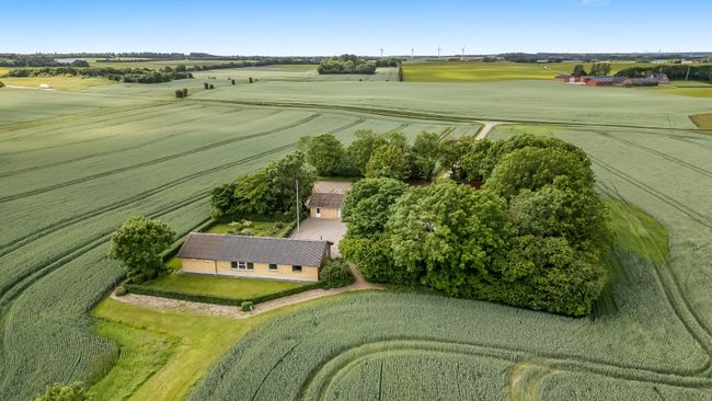 Sir Lyngbjergvej 8,  Vejrum