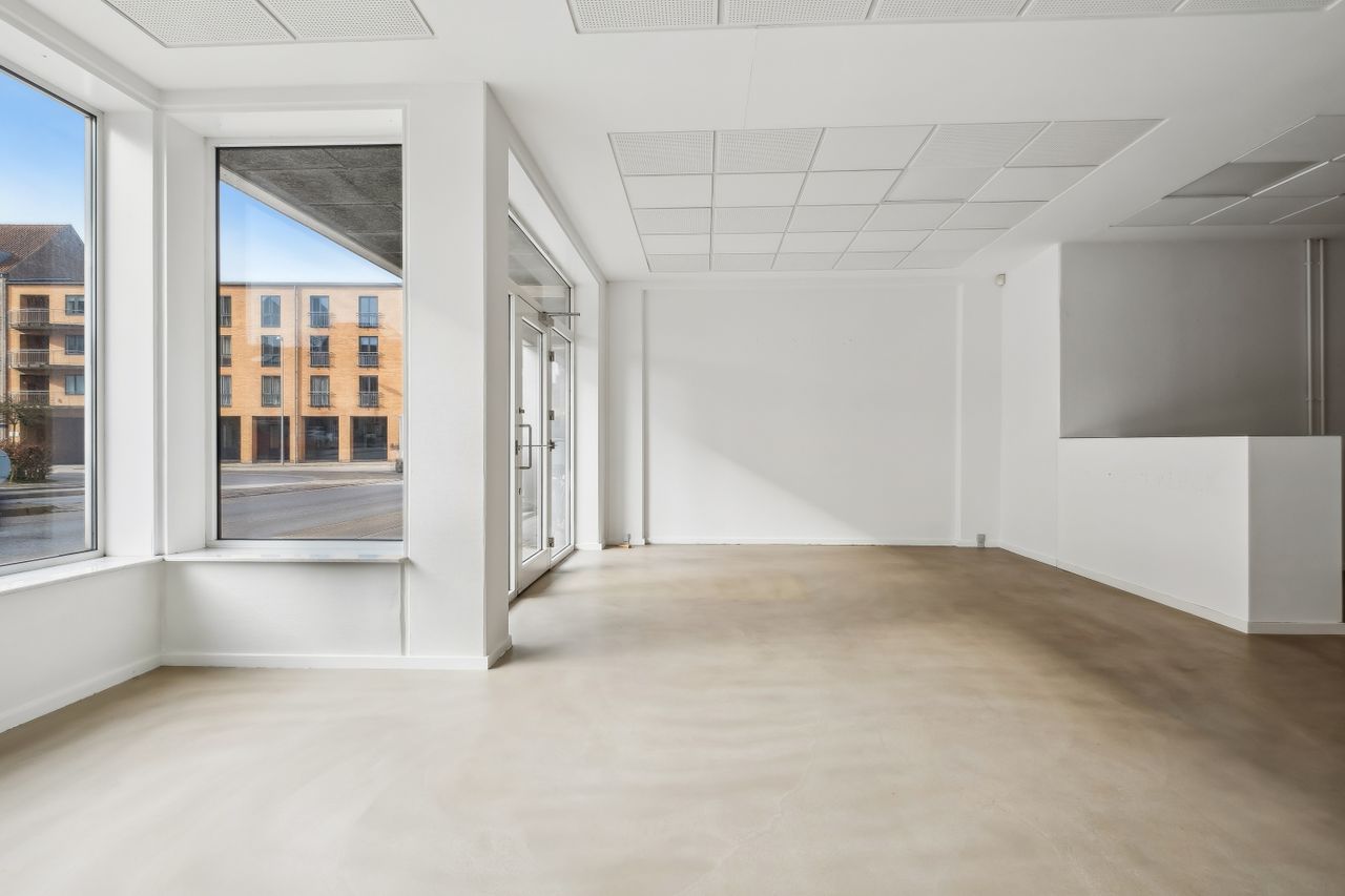 Ejendomsbillede 2 af 13