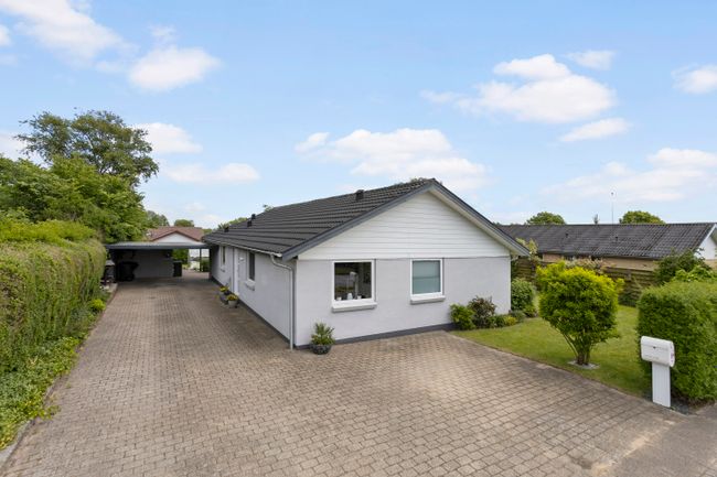 Pileurtvej 6,  Villa