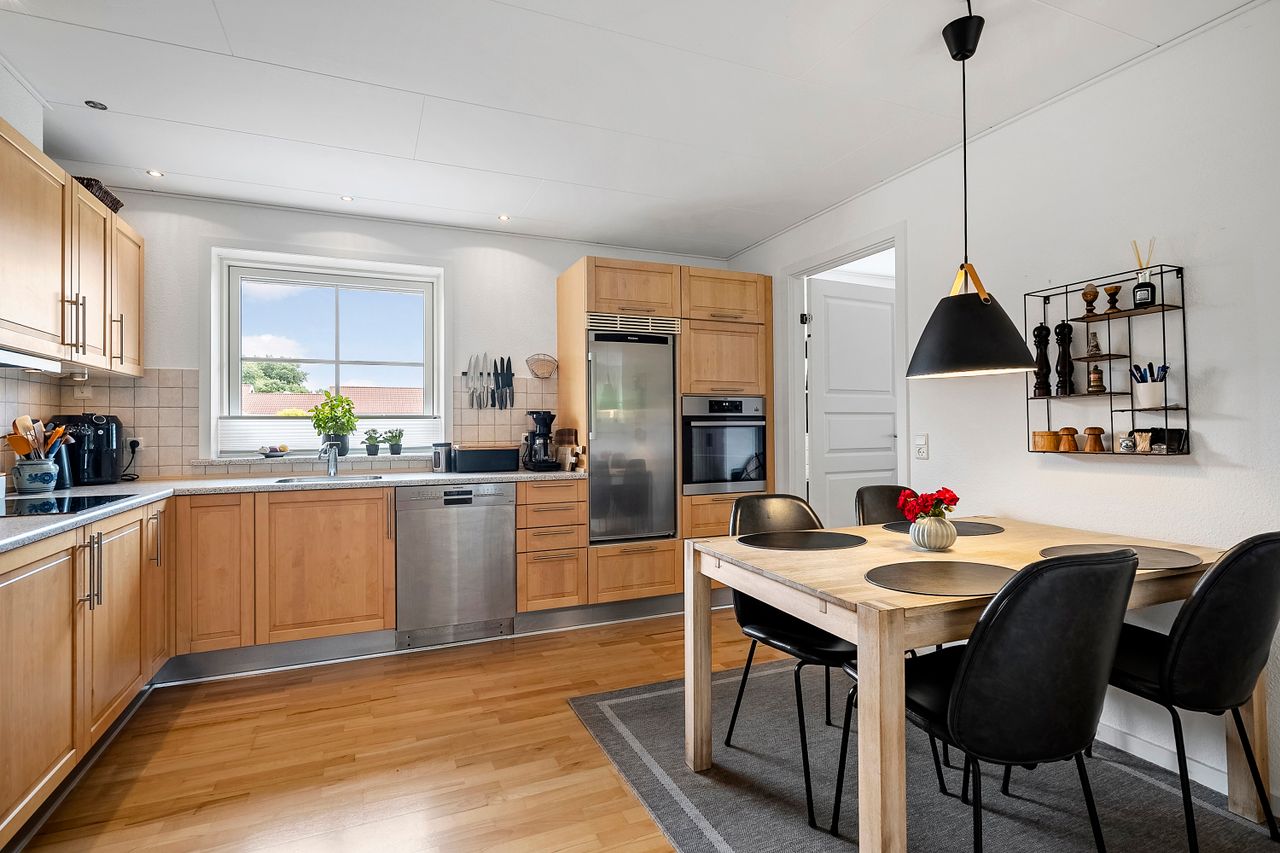 Ejendomsbillede 2 af 16