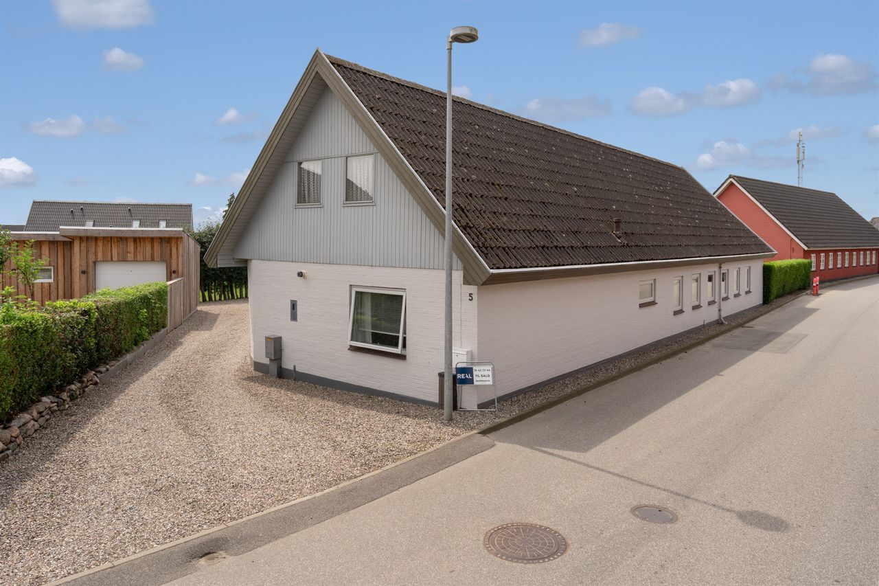 Ejendomsbillede 2 af 35