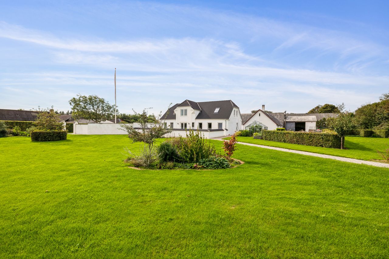 Ejendomsbillede 3 af 25