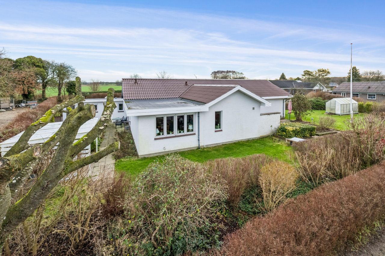 Ejendomsbillede 2 af 33