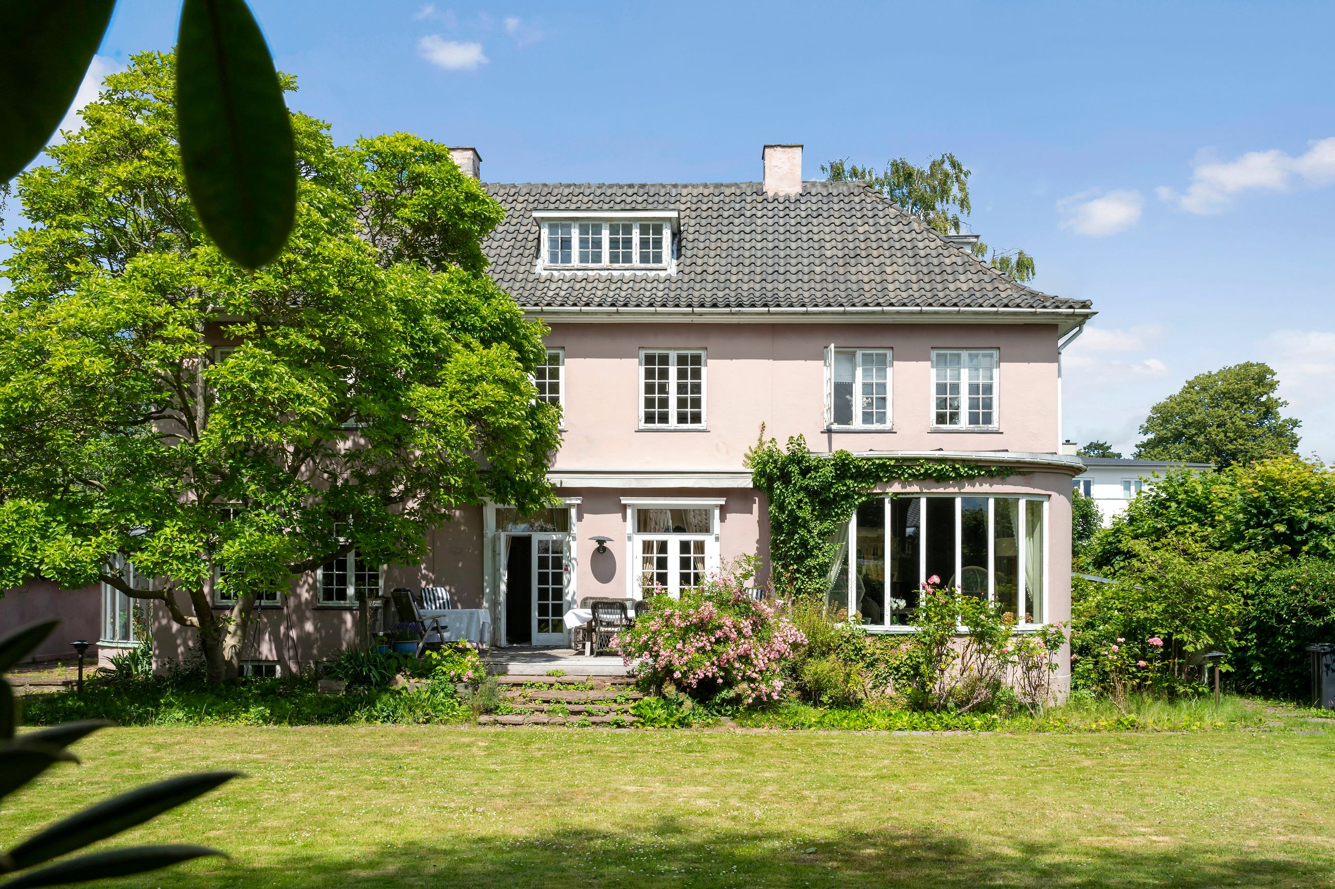 Damgårdsvej 19, Klampenborg - Ejendommen