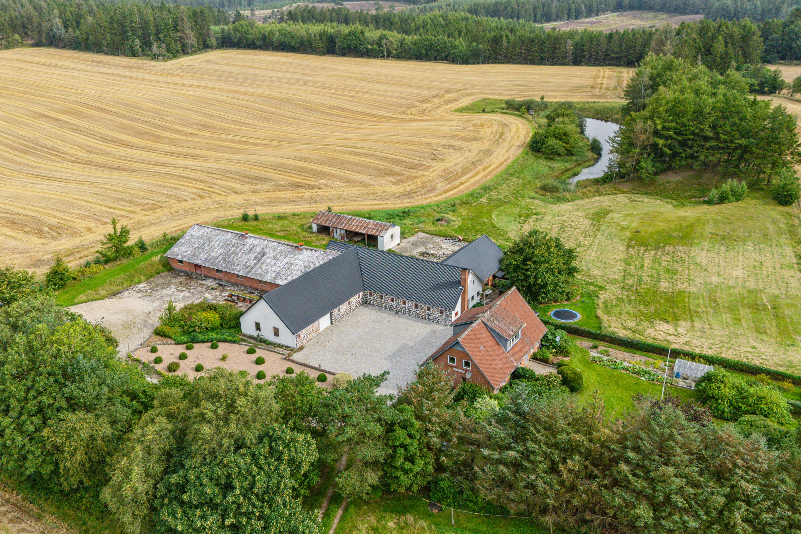 Hulmosevej 1,  Landejendom