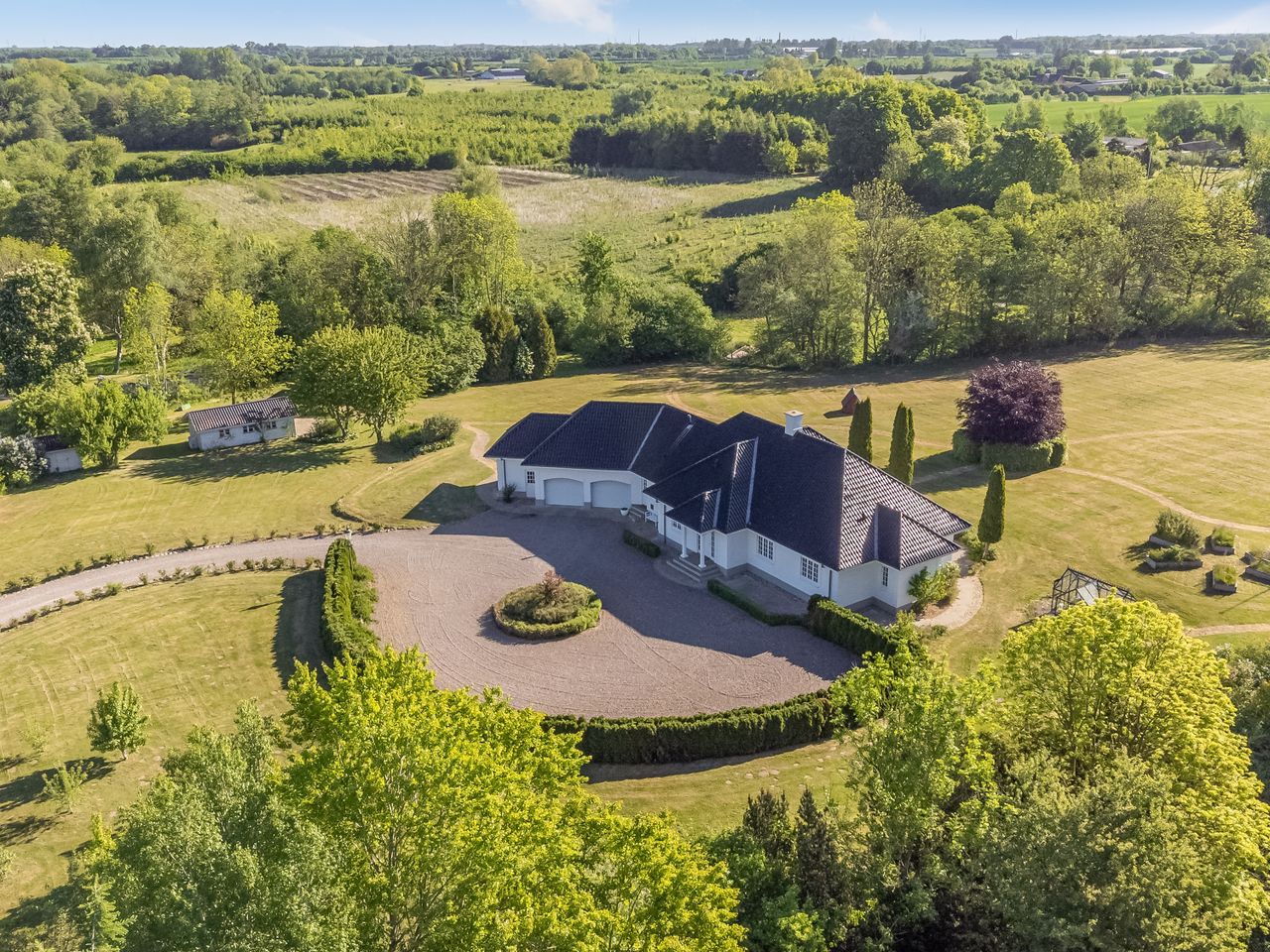 Ejendomsbillede 2 af 52