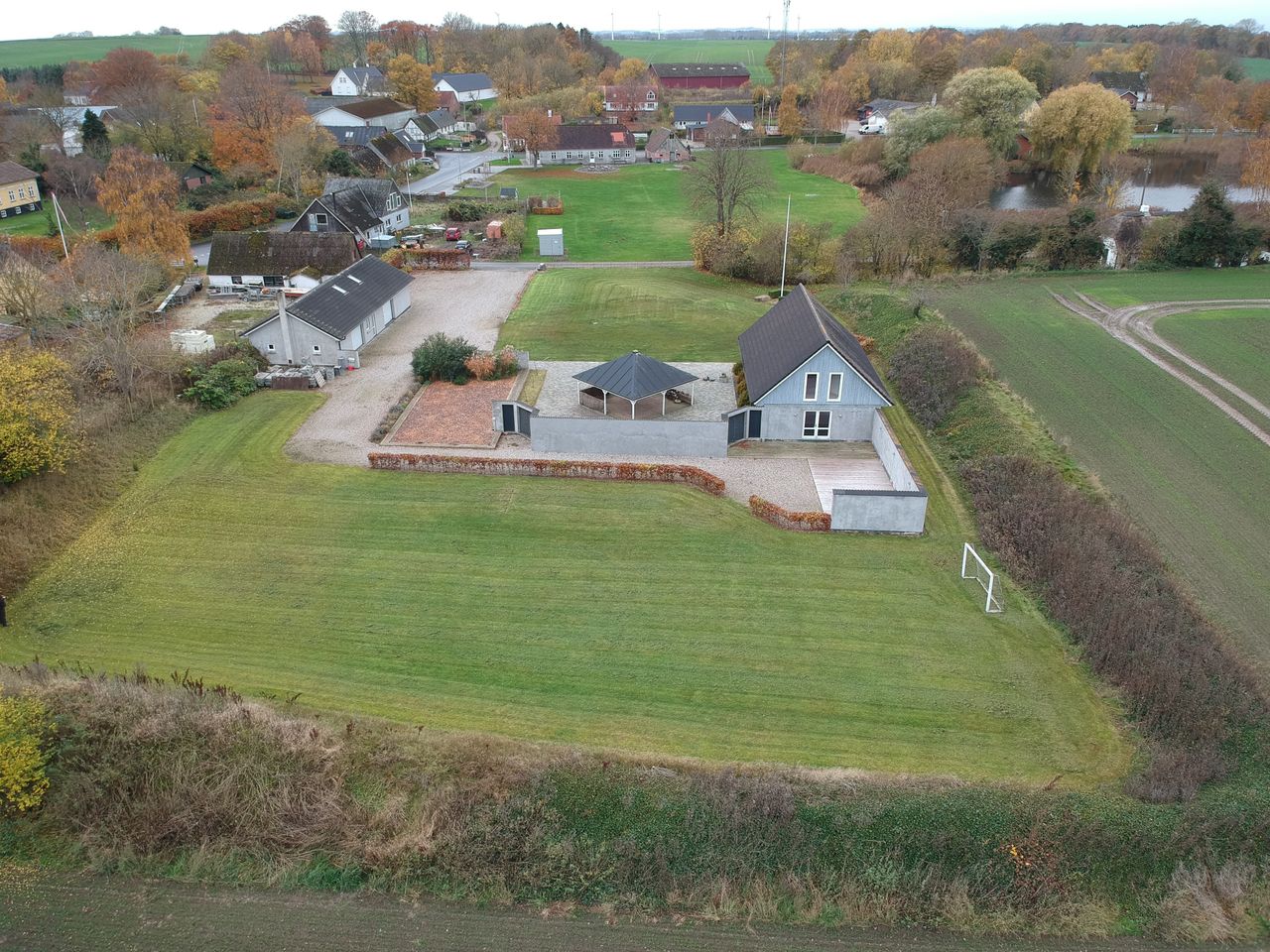 Ejendomsbillede 3 af 27