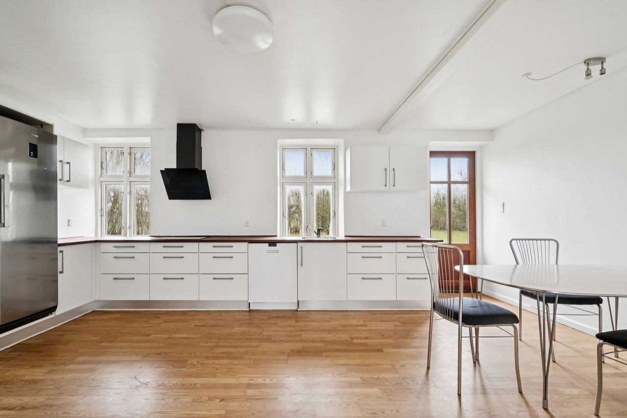 Ejendomsbillede 2 af 25