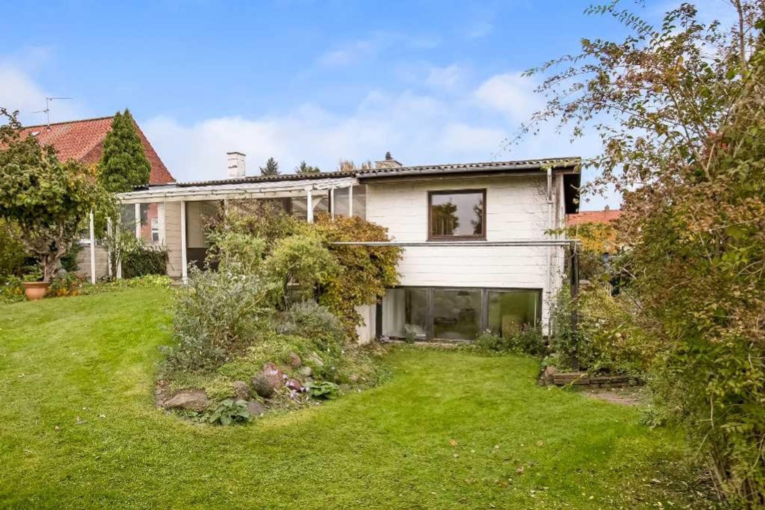 Juni Alle 97 Villa