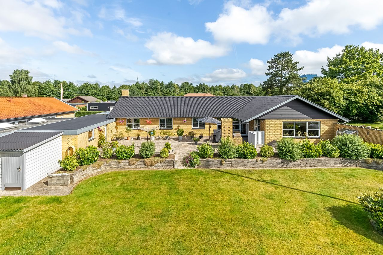 Ejendomsbillede 2 af 41