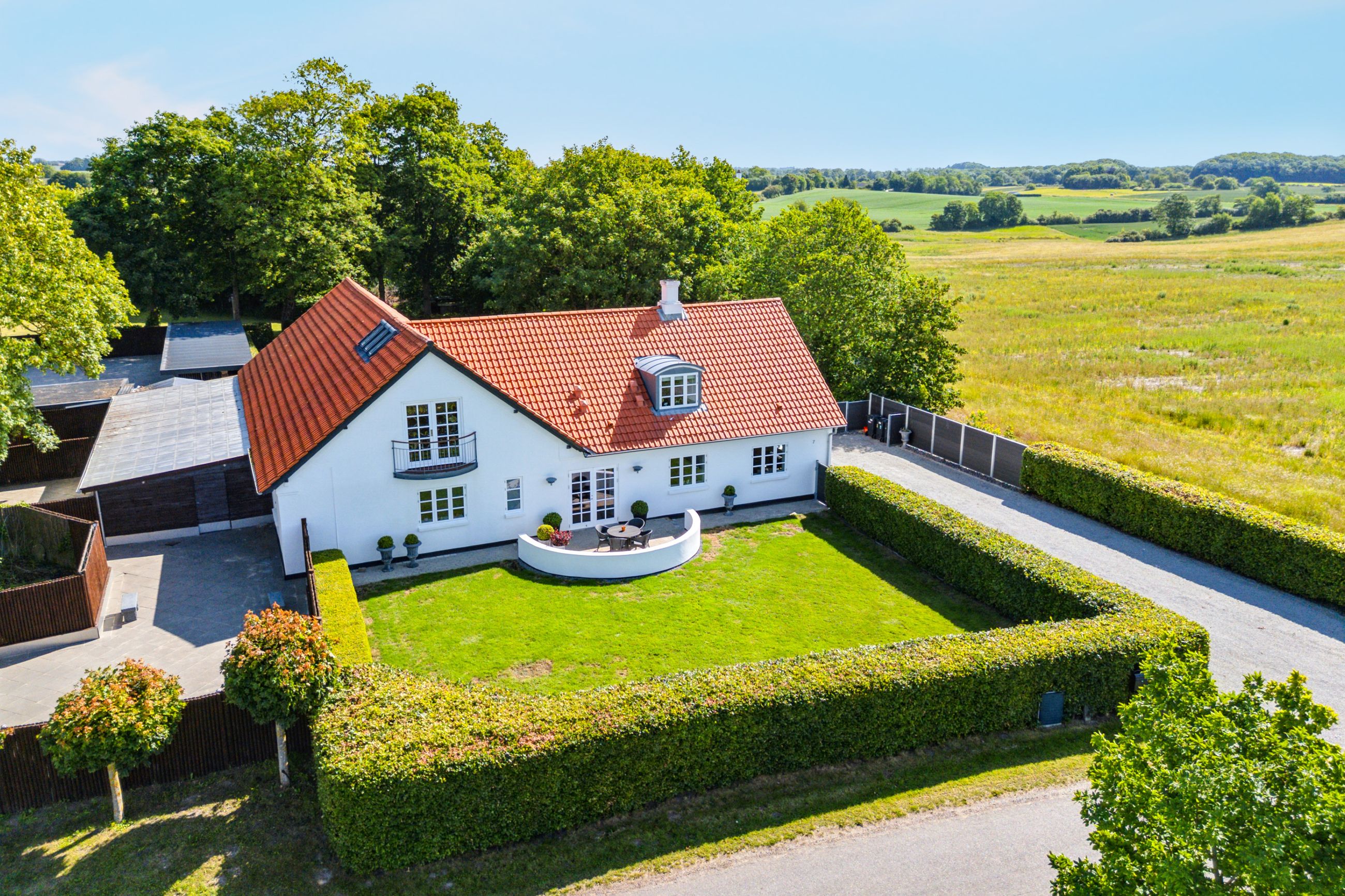 Sletholmsvej 7,  Landejendom