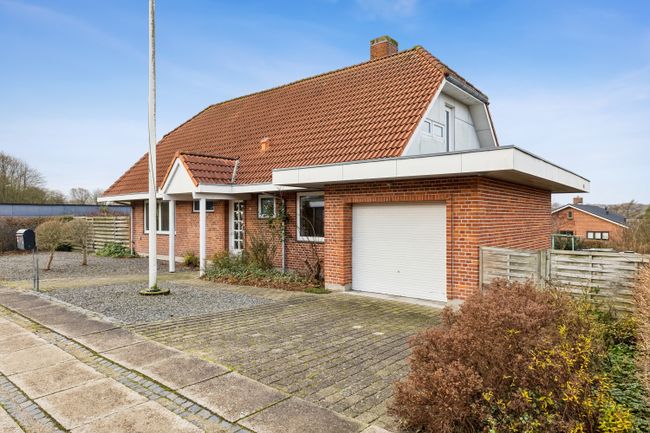 Vester Altan 44,  Villa