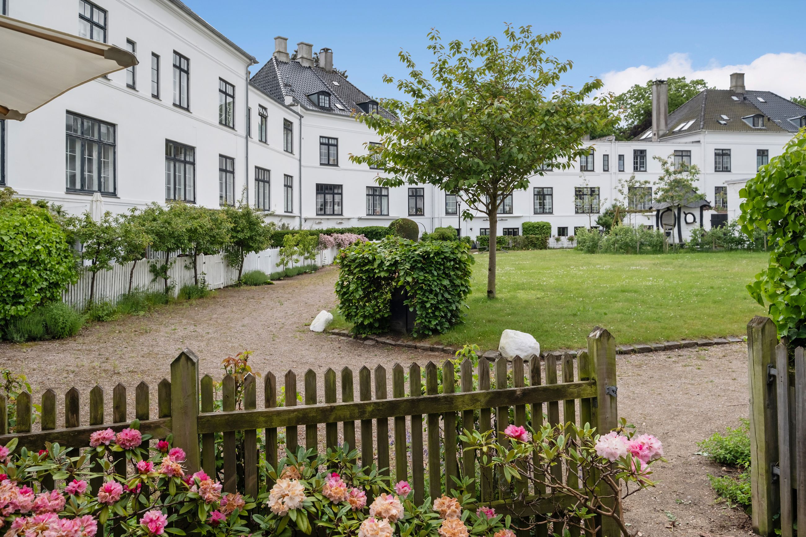 Christiansholms Parallelvej 3, Klampenborg - Ejendommen