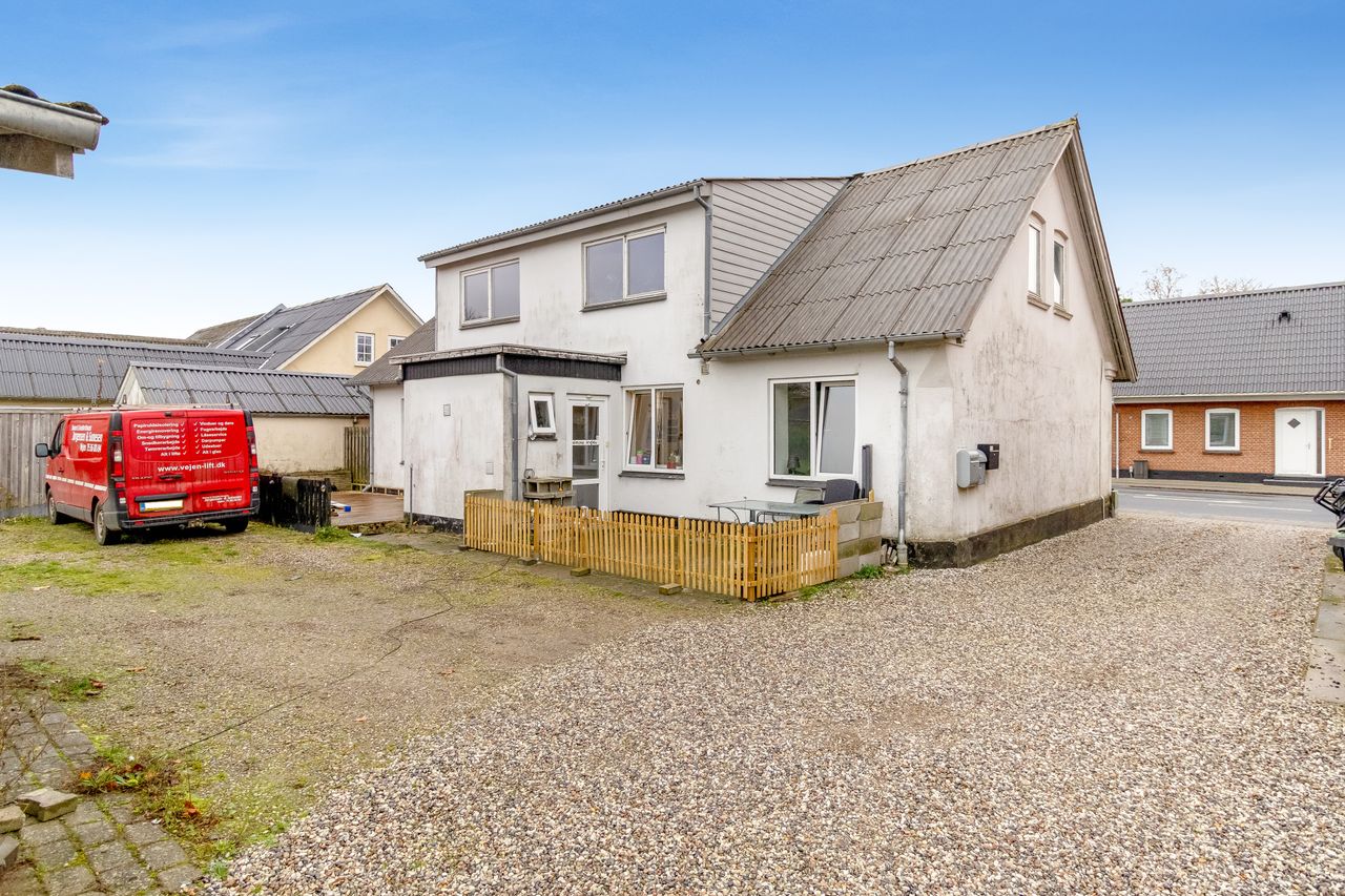 Ejendomsbillede 2 af 16