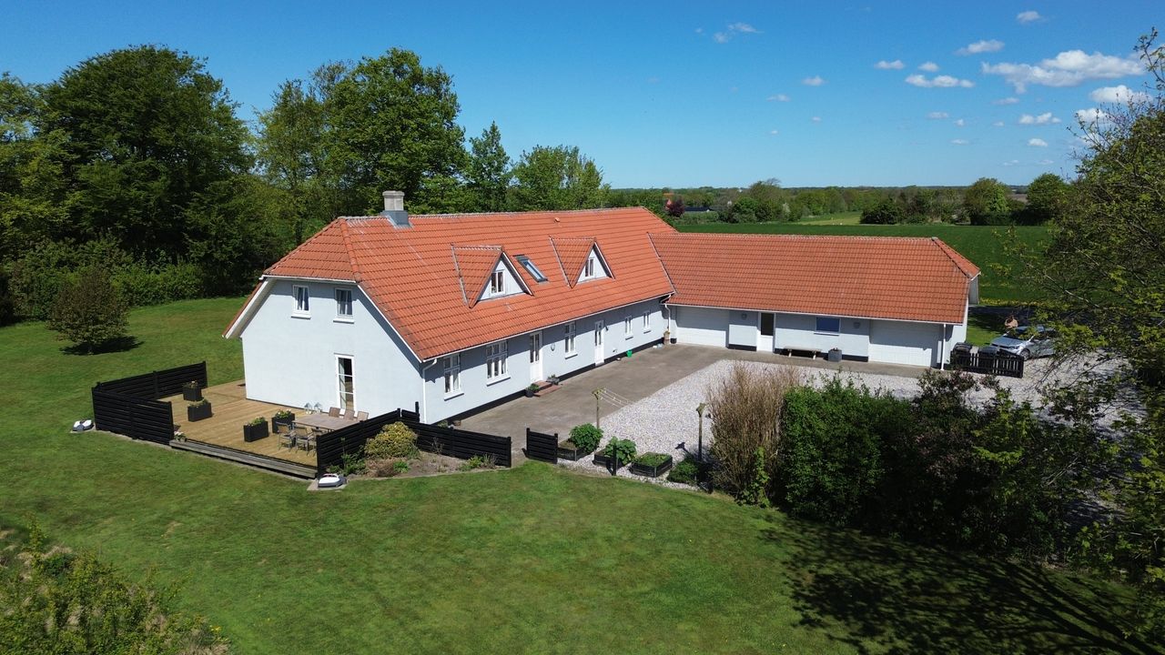 Ejendomsbillede 2 af 24