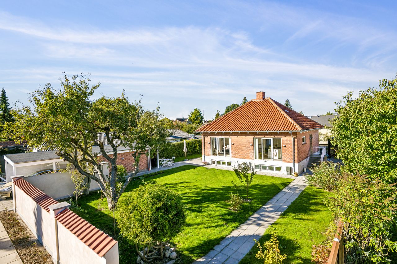 Ejendomsbillede 2 af 24