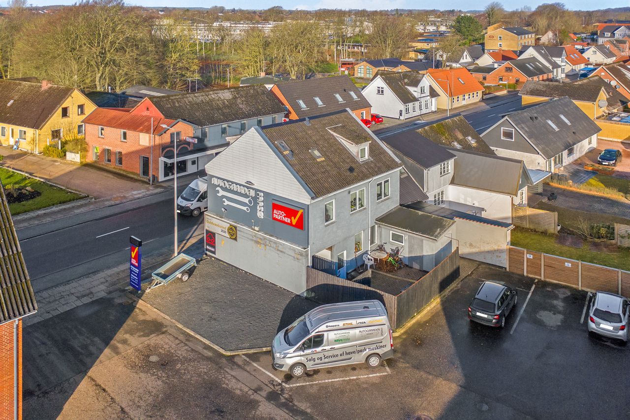 Ejendomsbillede 2 af 16