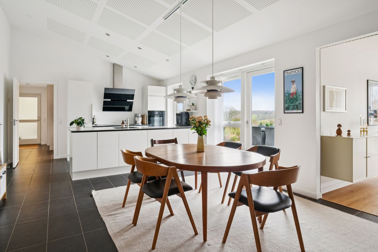 Ejendomsbillede 3 af 24