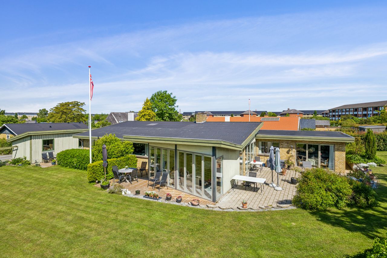 Ejendomsbillede 2 af 27