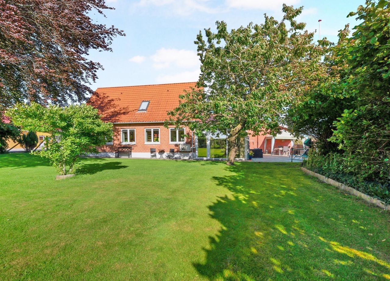 Ejendomsbillede 2 af 40