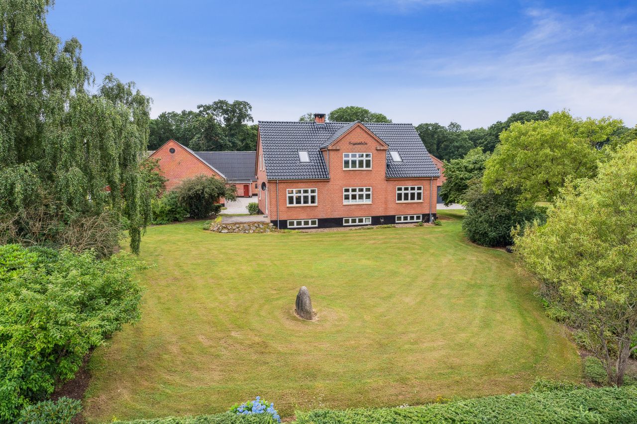 Ejendomsbillede 2 af 36