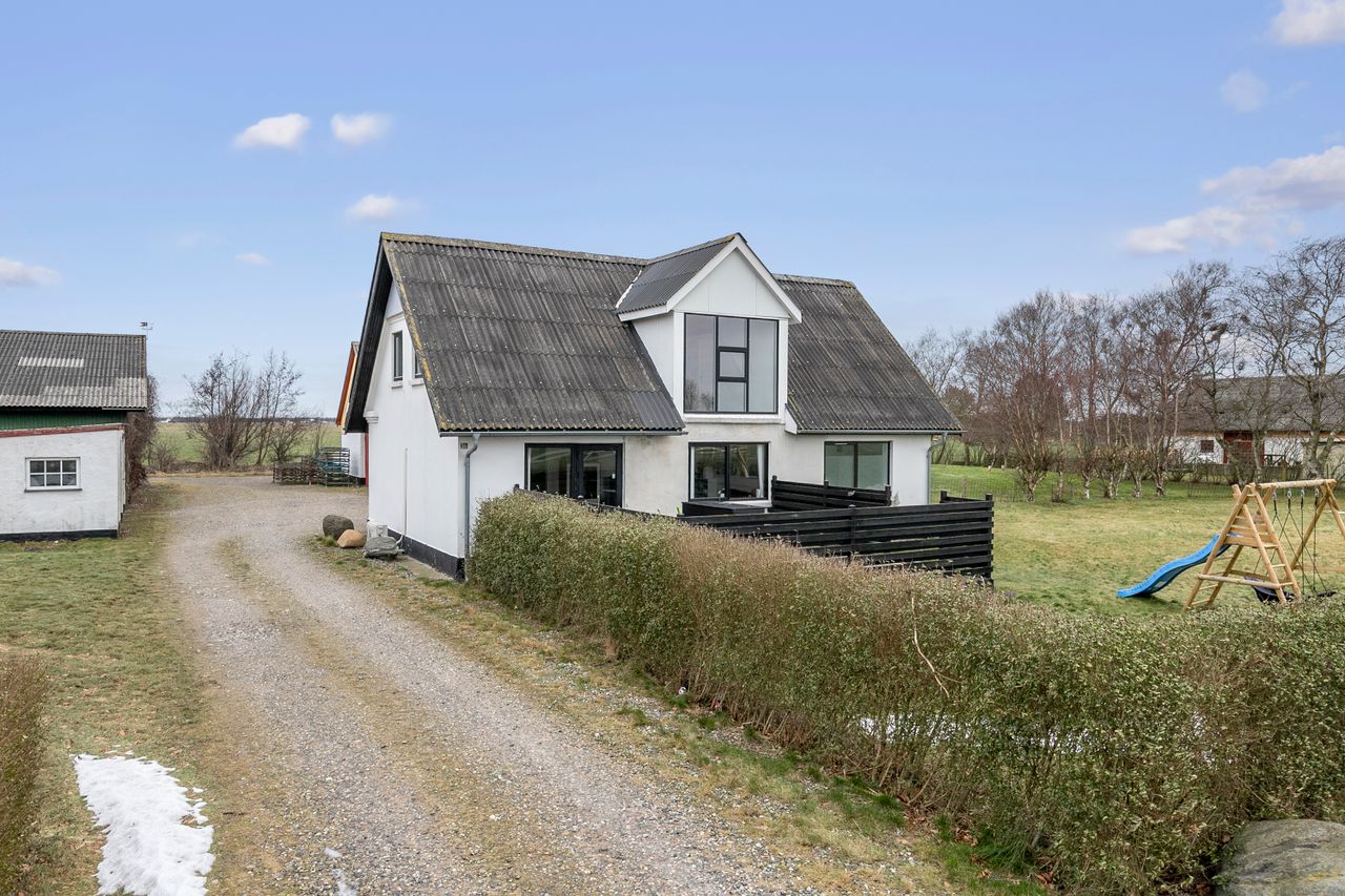 Ejendomsbillede 2 af 33