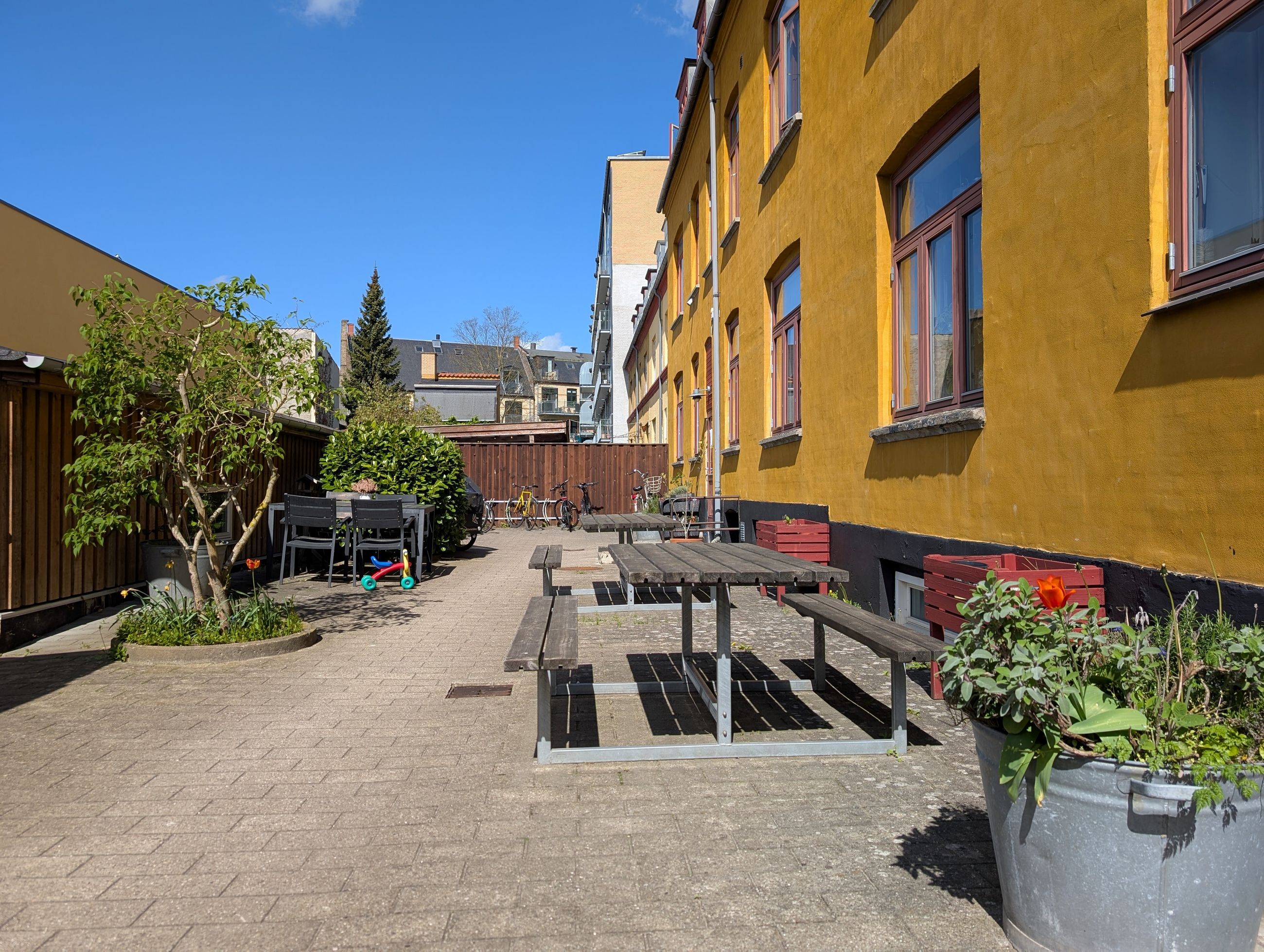 Gammel Jernbanevej 14, 2. tv, Valby - Gård.jpg