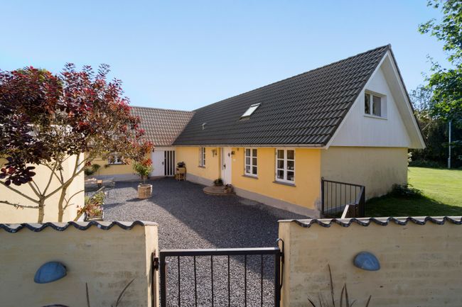 Feldmosevej 2,  Landejendom