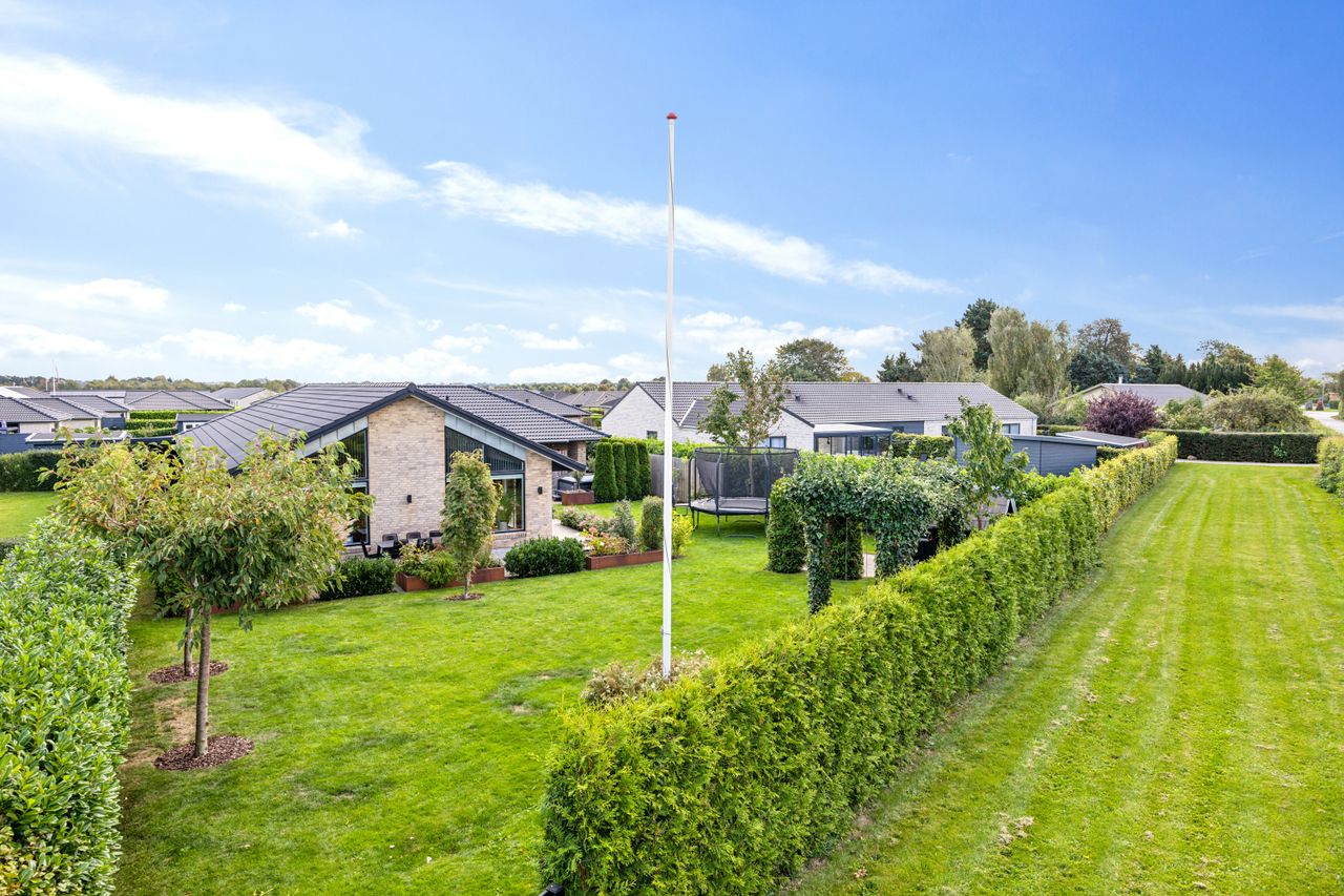 Ejendomsbillede 2 af 40