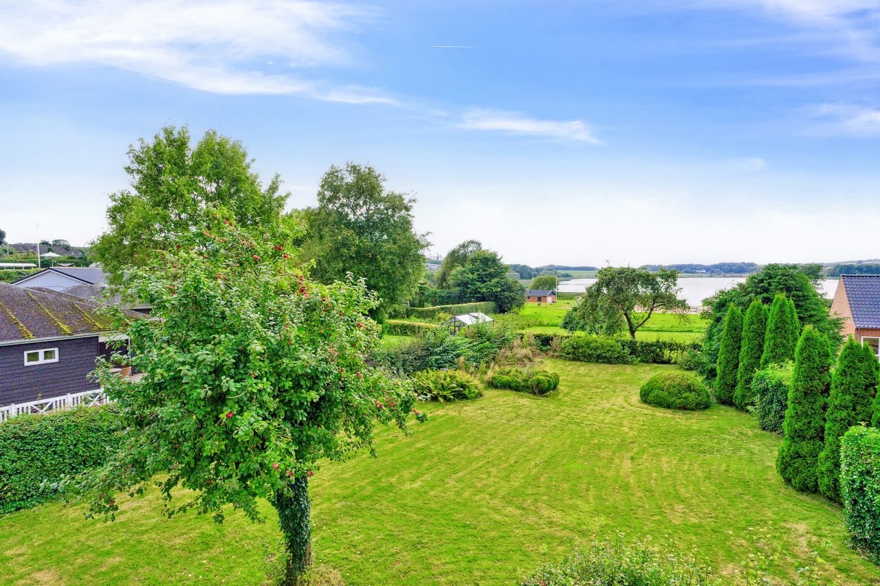 Ejendomsbillede 2 af 14