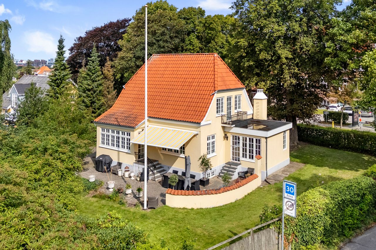 Ejendomsbillede 2 af 27