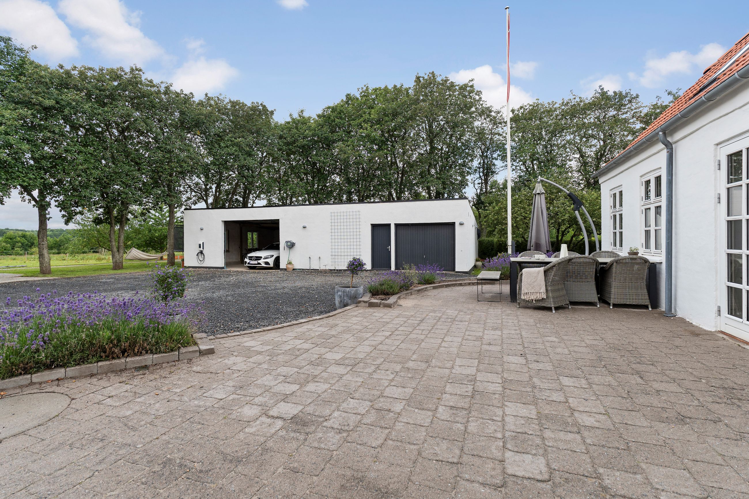 Trønninge Alle 9, Regstrup - Ejendommen