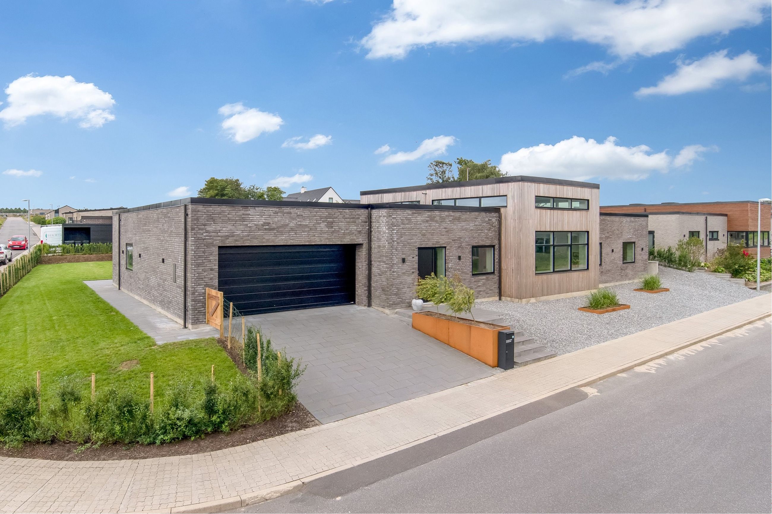 Under Hvidtjørnen 11,  Villa