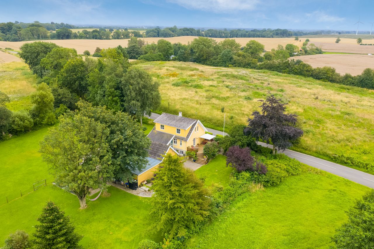 Ejendomsbillede 2 af 34