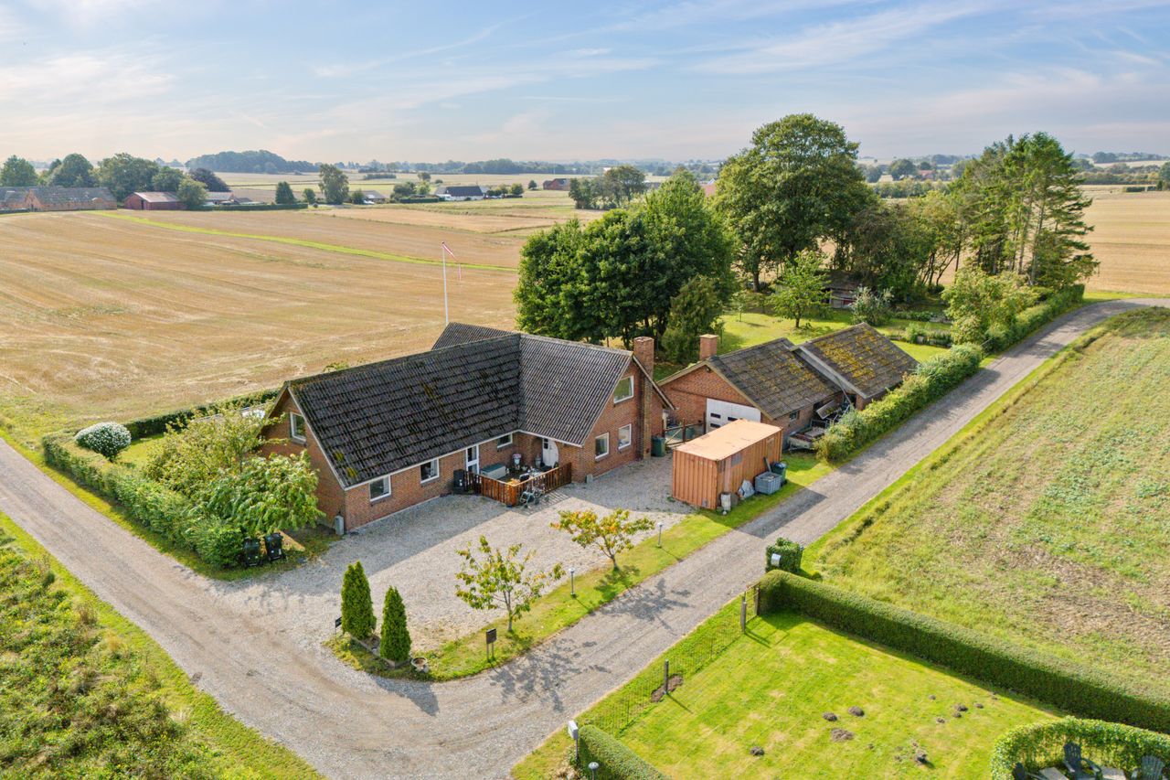 Ejendomsbillede 2 af 40