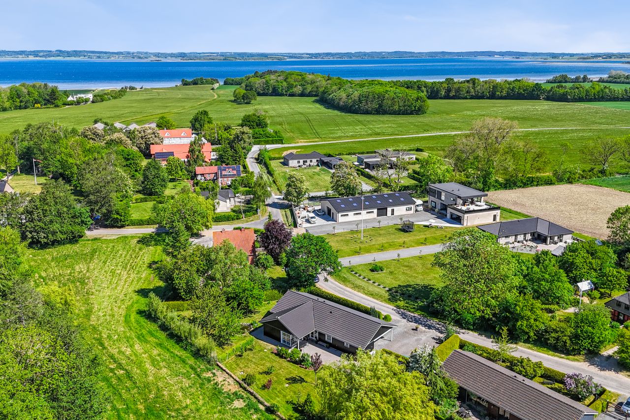 Ejendomsbillede 2 af 28