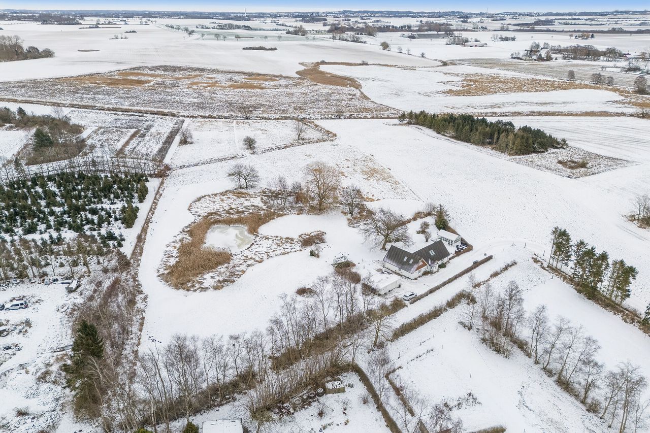 Ejendomsbillede 2 af 34