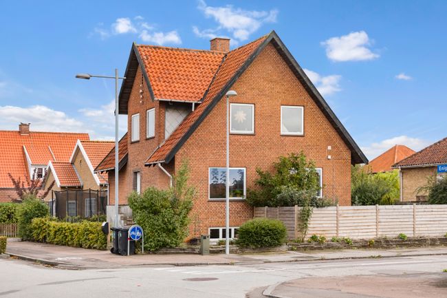 Enighedsvej 33,  Villa