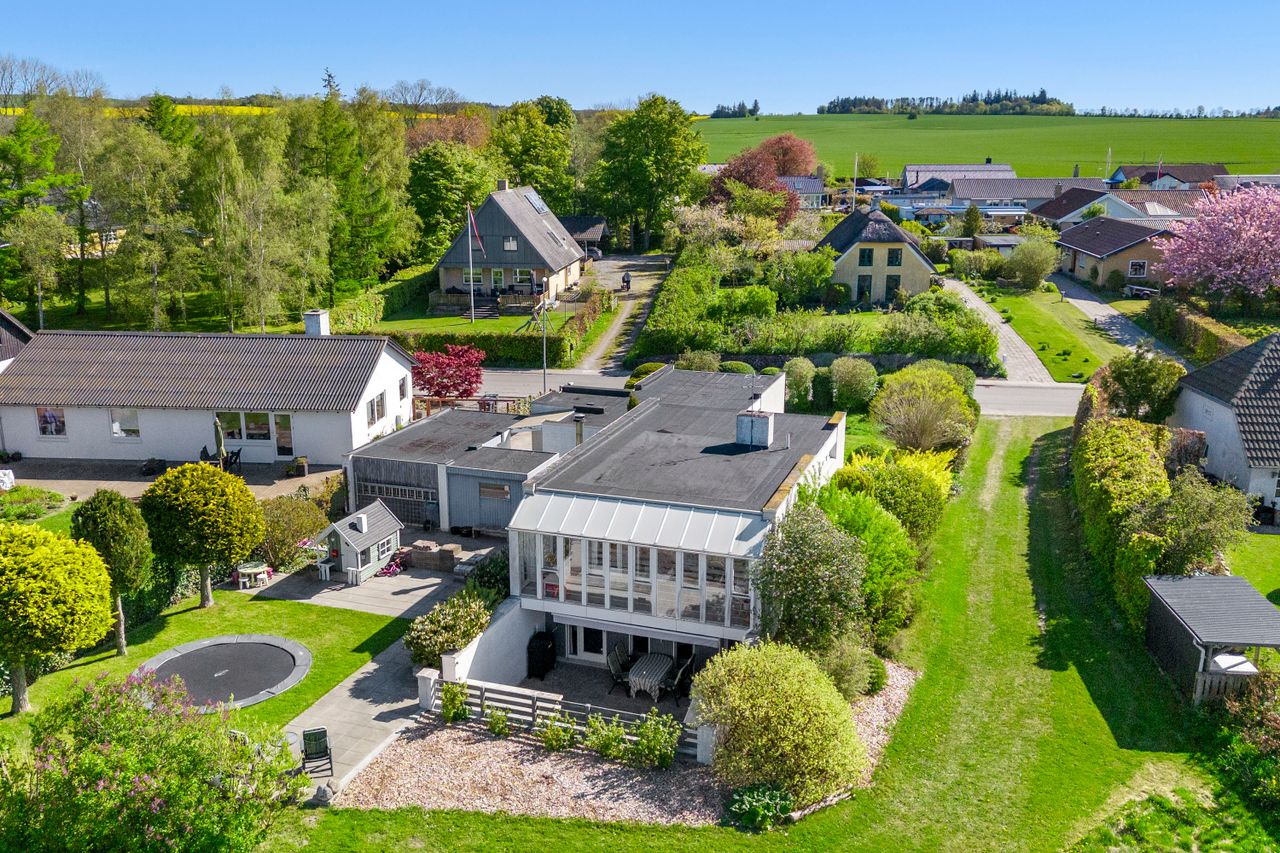 Ejendomsbillede 2 af 28