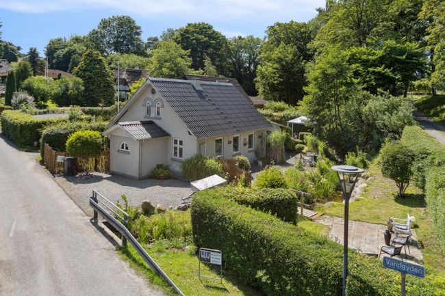 Vandgyden 17,  Villa