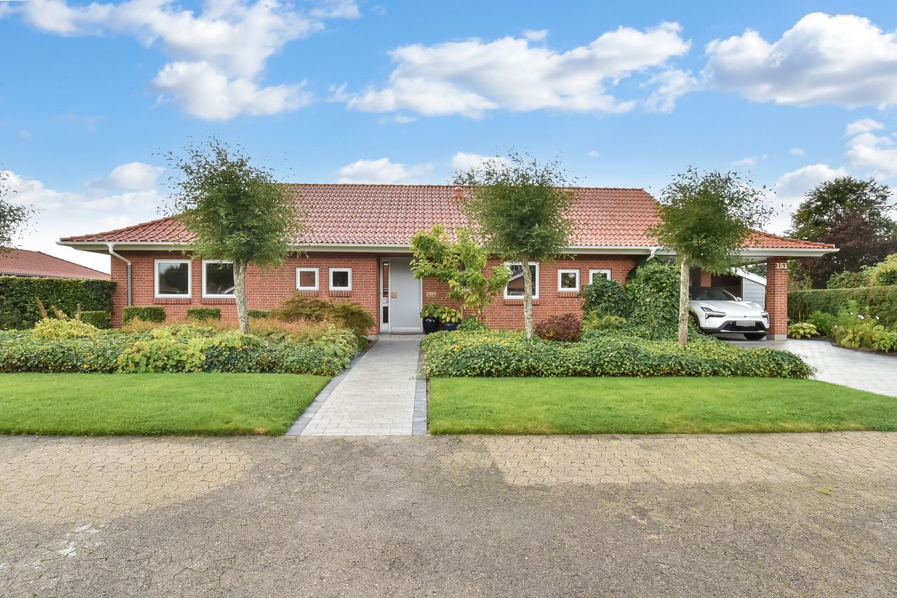 Ejendomsbillede 2 af 43