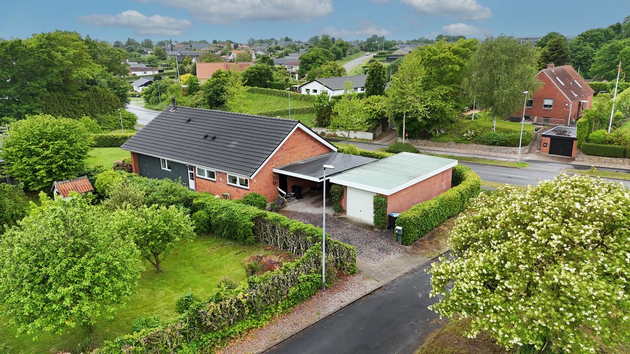 Ejendomsbillede 2 af 25