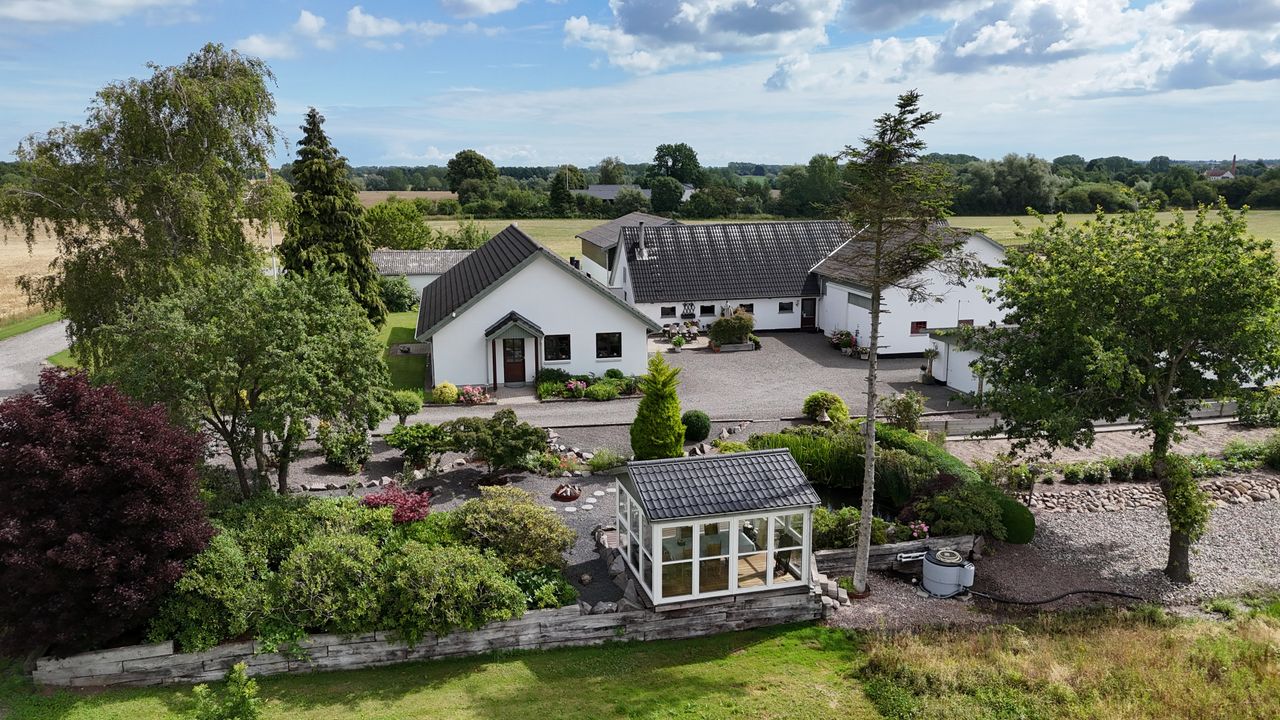 Ejendomsbillede 2 af 40