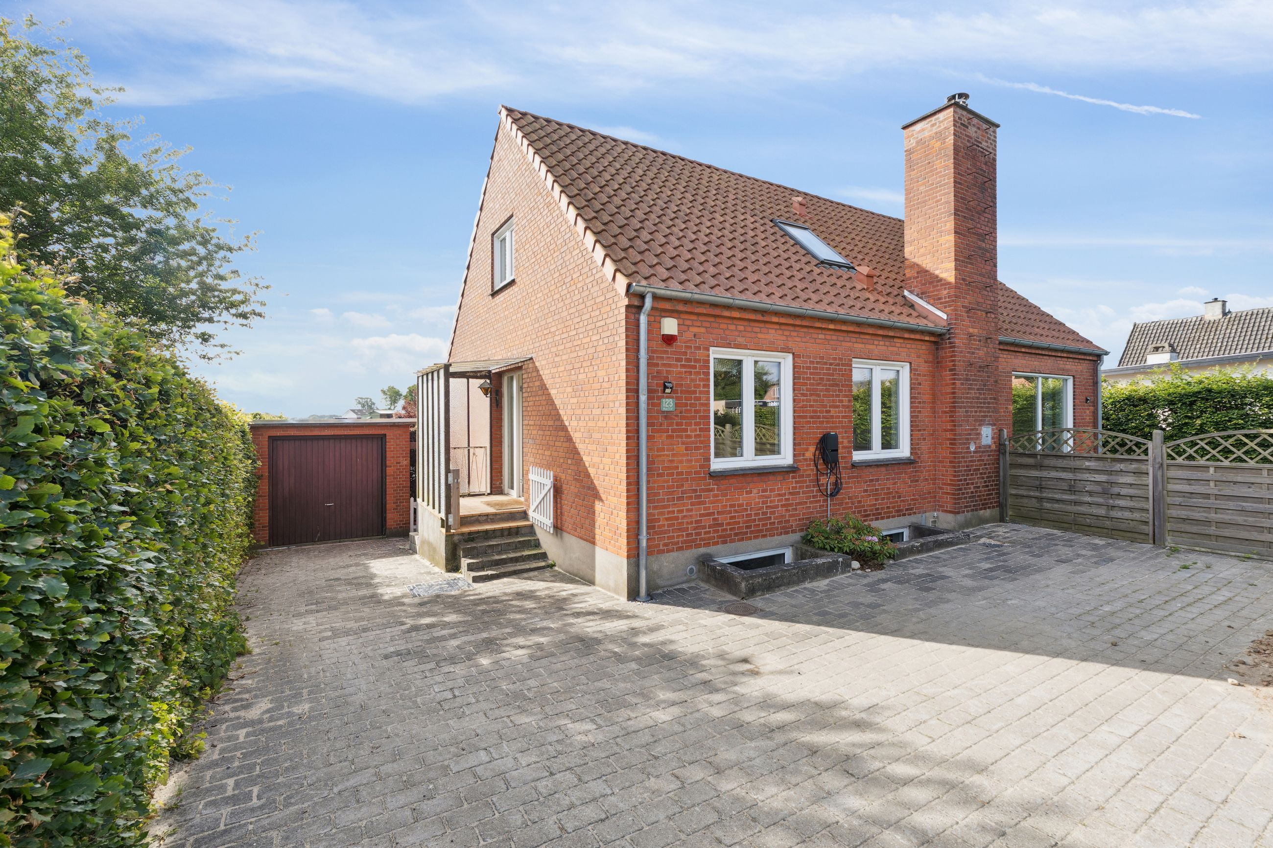 Hovedvejen 123, Osted Villa
