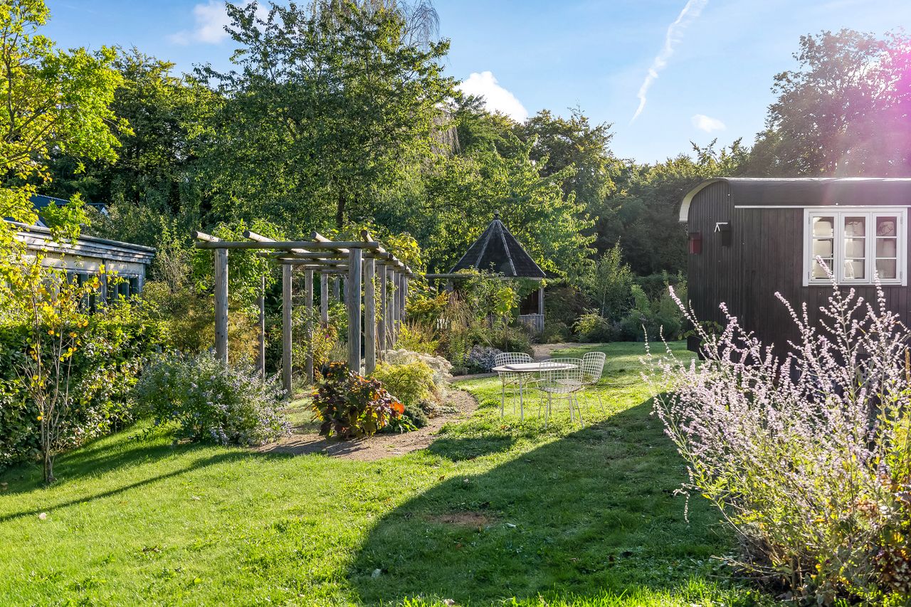 Ejendomsbillede 2 af 24