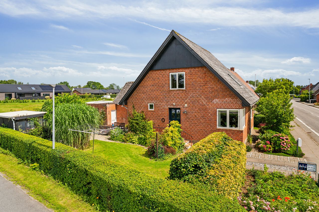 Ejendomsbillede 2 af 32