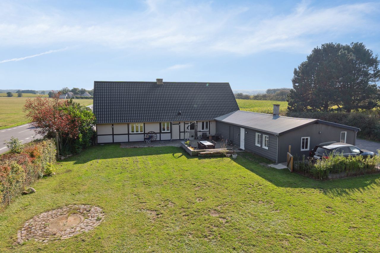 Ejendomsbillede 2 af 27