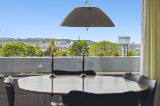 Juelsparken 68, 2. tv