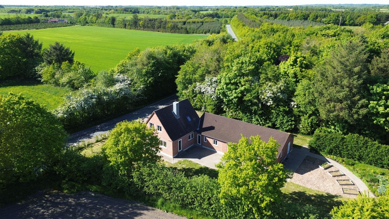 Ejendomsbillede 2 af 30